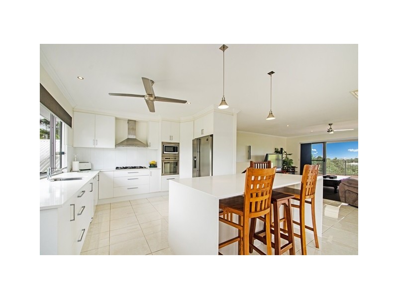 4a Pine Tree Drive West, Lake Macdonald QLD 4563