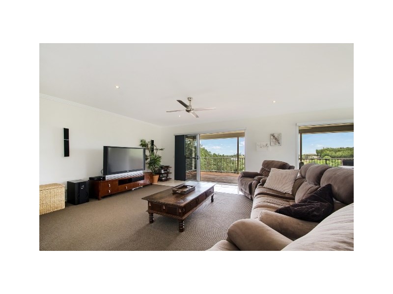 4a Pine Tree Drive West, Lake Macdonald QLD 4563