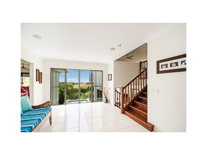 4a Pine Tree Drive West, Lake Macdonald QLD 4563