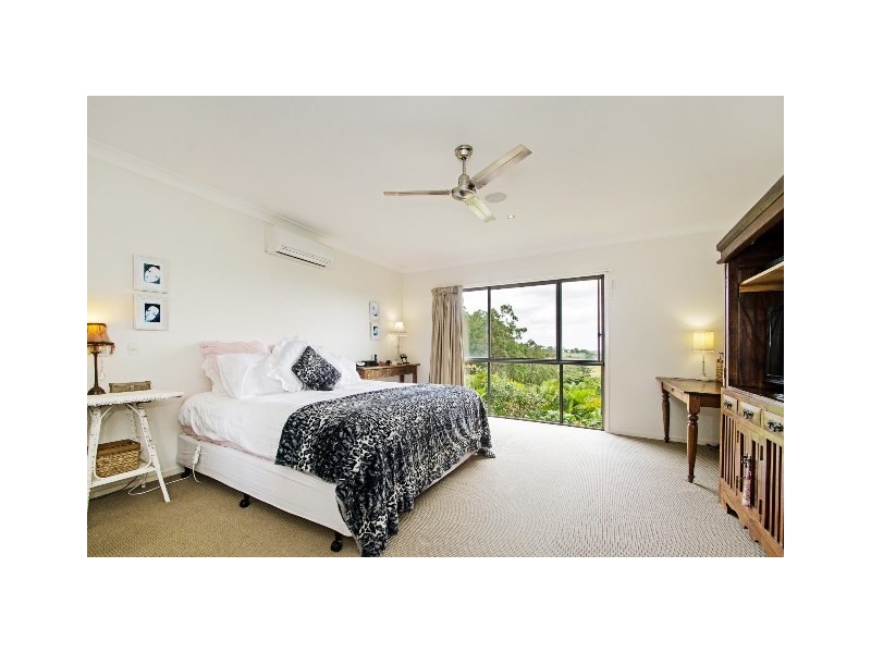 4a Pine Tree Drive West, Lake Macdonald QLD 4563