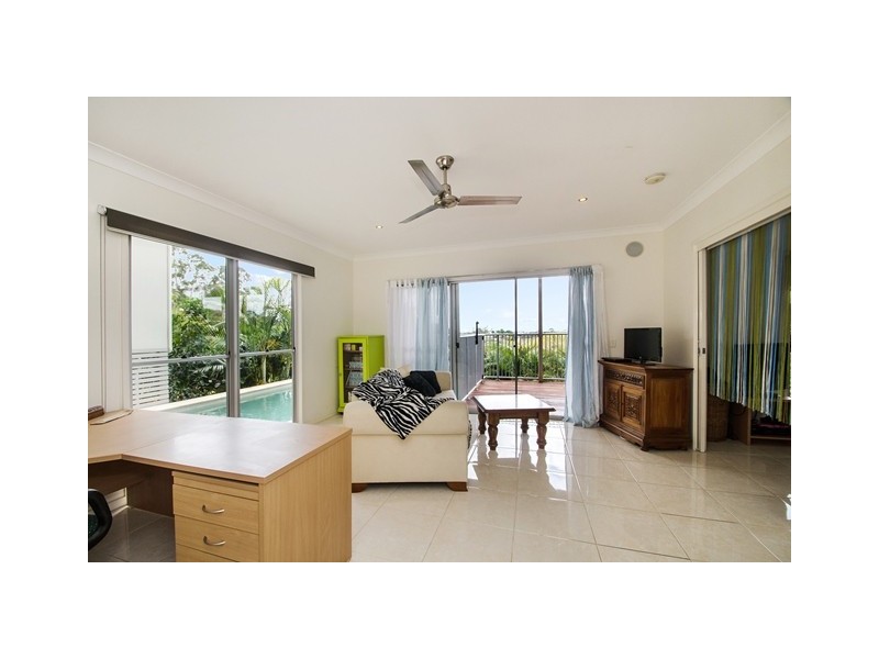 4a Pine Tree Drive West, Lake Macdonald QLD 4563