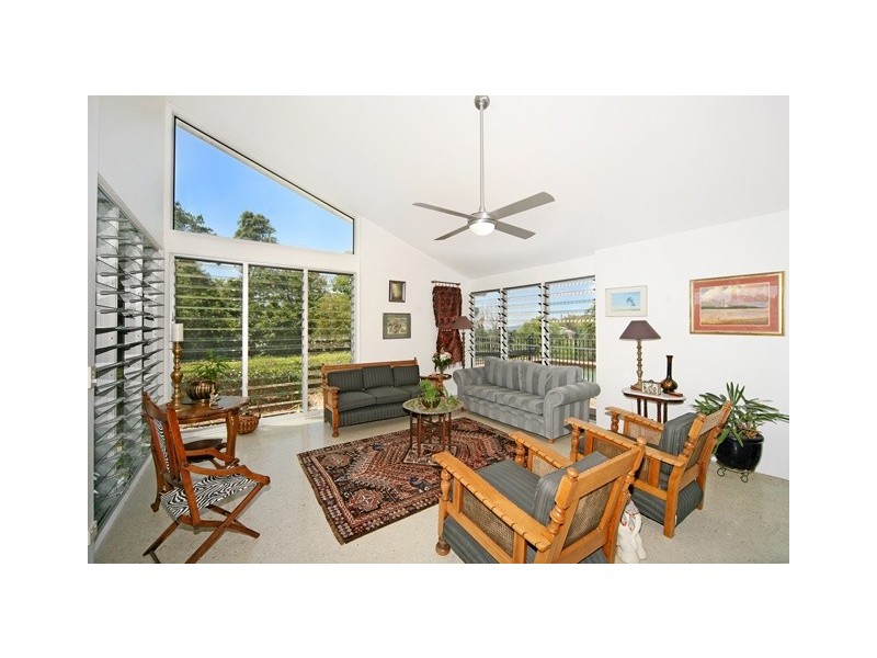 6 Pine Tree Drive West, Lake Macdonald QLD 4563