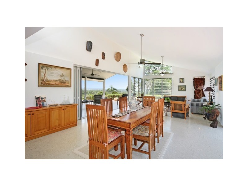 6 Pine Tree Drive West, Lake Macdonald QLD 4563