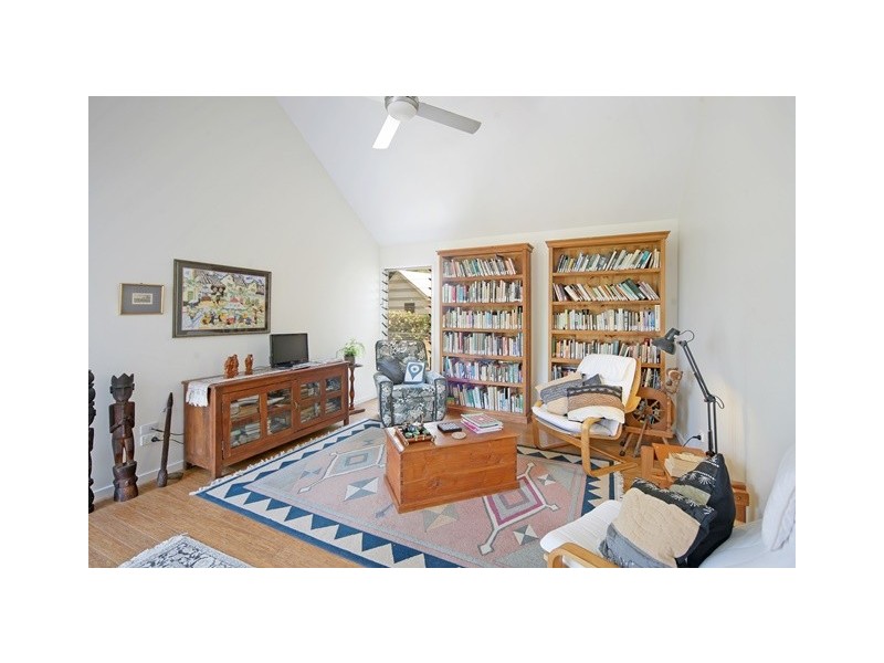 6 Pine Tree Drive West, Lake Macdonald QLD 4563