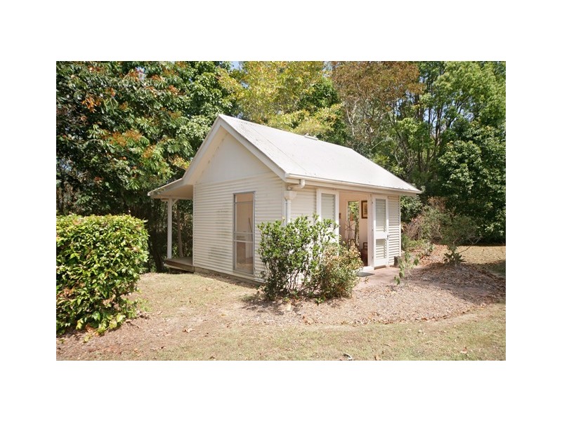 6 Pine Tree Drive West, Lake Macdonald QLD 4563
