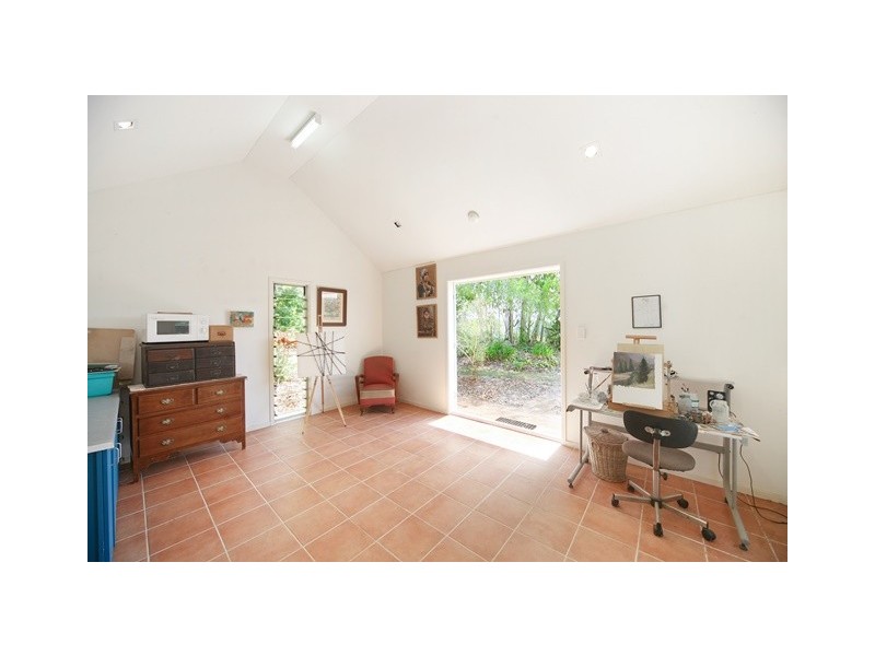 6 Pine Tree Drive West, Lake Macdonald QLD 4563