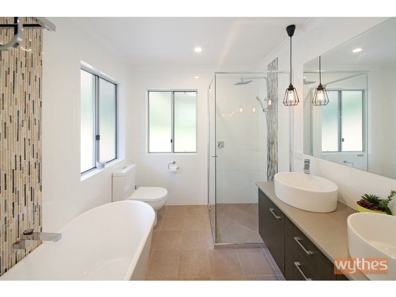 29 Gwandalan Road, Lake Macdonald QLD 4563