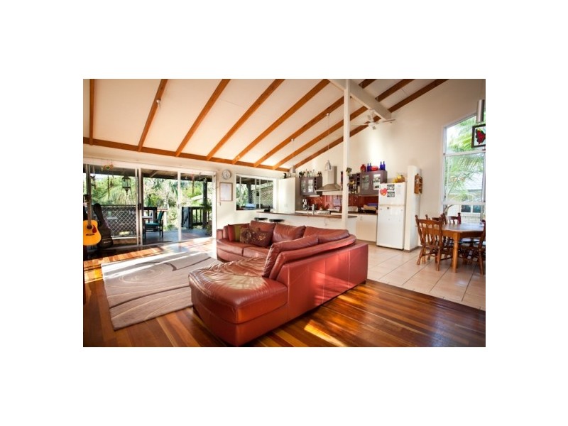 11 Tanderra Drive, Cooran QLD 4569