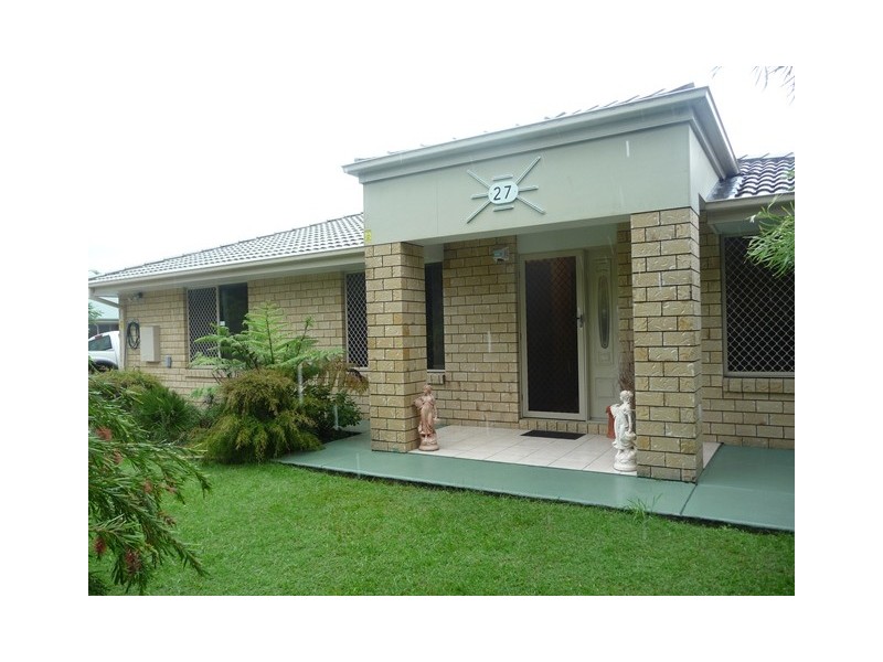 27 Oak Street, Cooroy QLD 4563