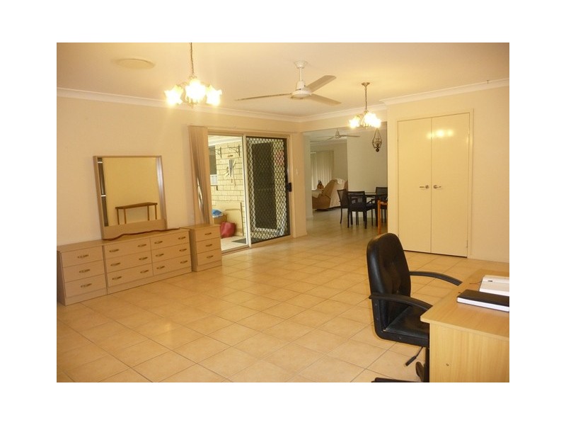 27 Oak Street, Cooroy QLD 4563