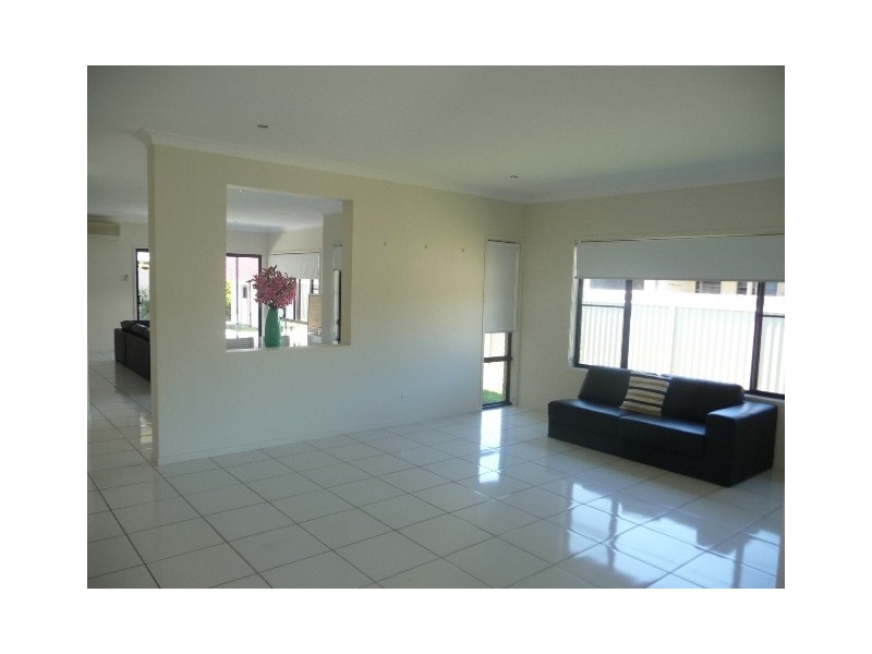 13 Oak Street, Cooroy QLD 4563