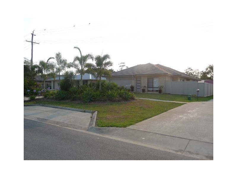 13 Oak Street, Cooroy QLD 4563