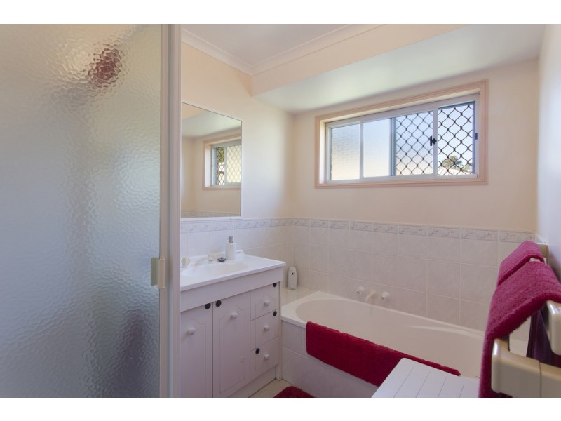 6 MERIDAN COURT, Pomona QLD 4568