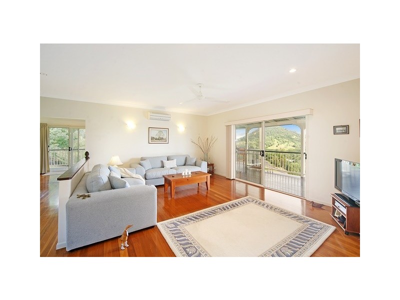 33 Sallwood Court, Pinbarren QLD 4568