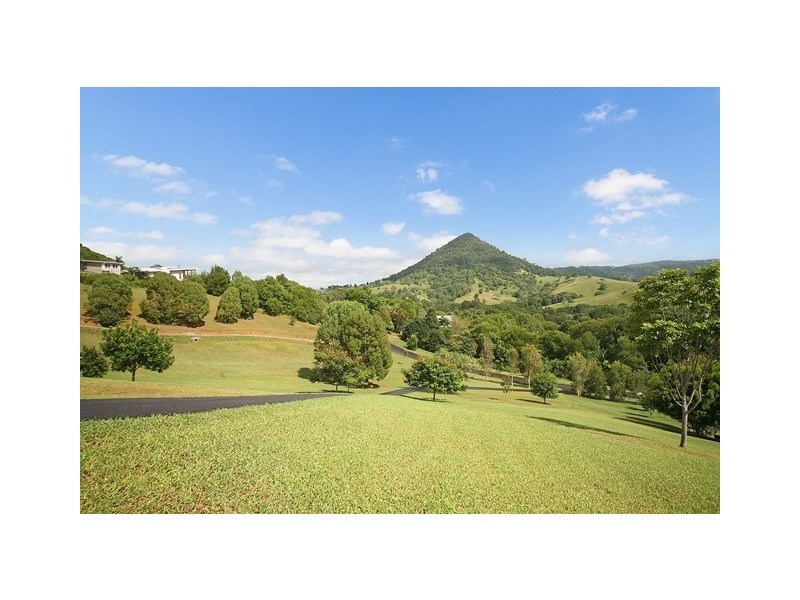 33 Sallwood Court, Pinbarren QLD 4568