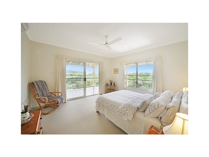 33 Sallwood Court, Pinbarren QLD 4568