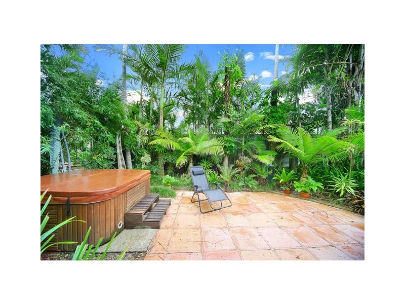 6 Pearl Street, Cooroy QLD 4563