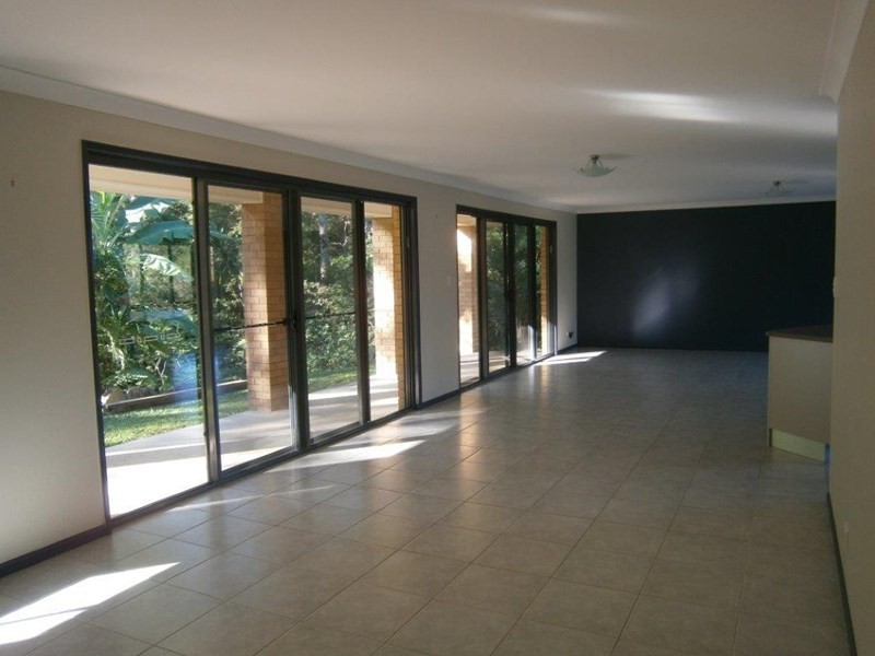 28 White Wood Court, Lake Macdonald QLD 4563