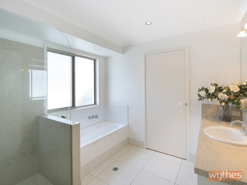 26 Cloudsley St, Noosaville QLD 4566