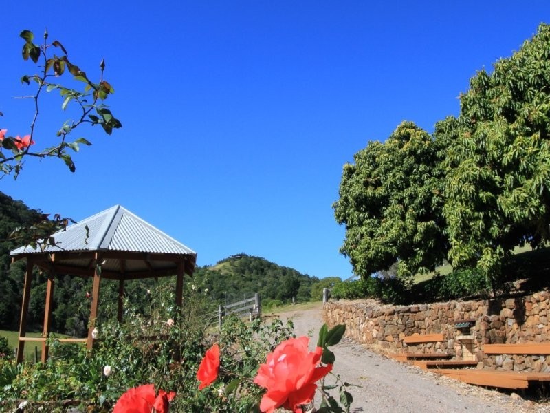 111 Lukes Rd, Cooroy Mountain QLD 4563