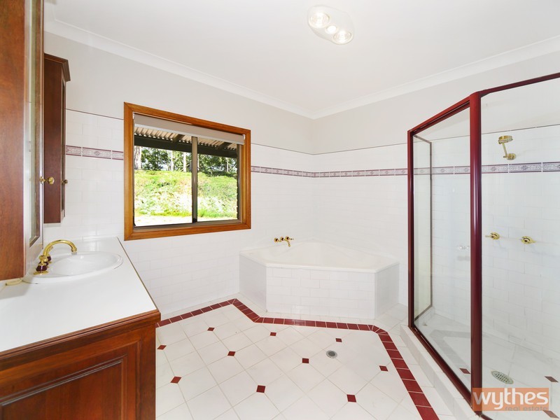 16 Binalong Lane, Pinbarren QLD 4568