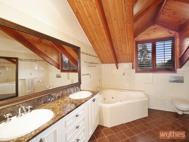 31 Hamilton Road, Lake Macdonald QLD 4563