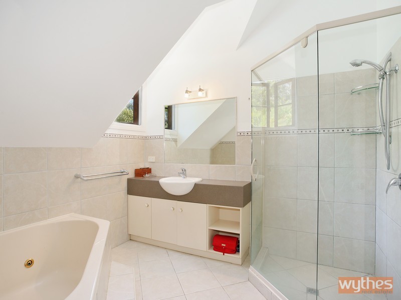 2 Pacific View Drive, Tinbeerwah QLD 4563
