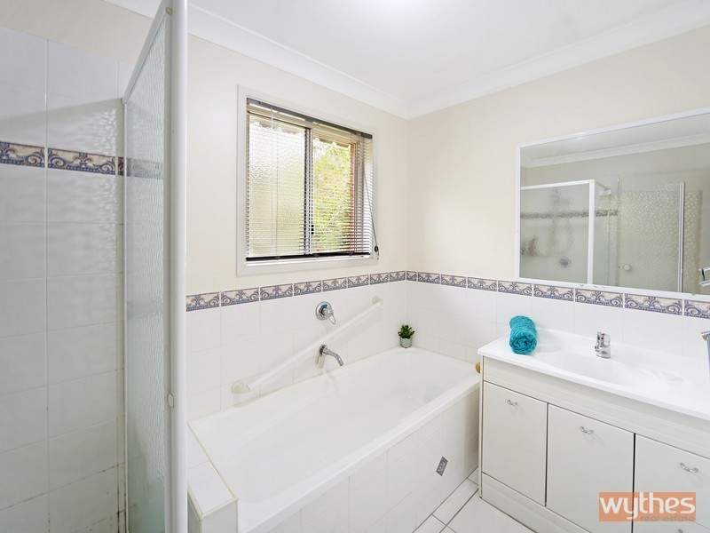 4 Sugargum Place, Black Mountain QLD 4563