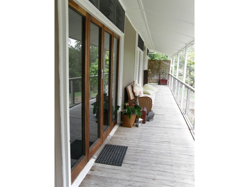 33 Gwandalan Road, Lake Macdonald QLD 4563