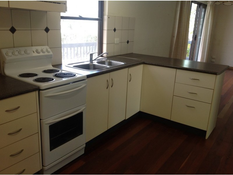 2/10 Emerald Street, Cooroy QLD 4563