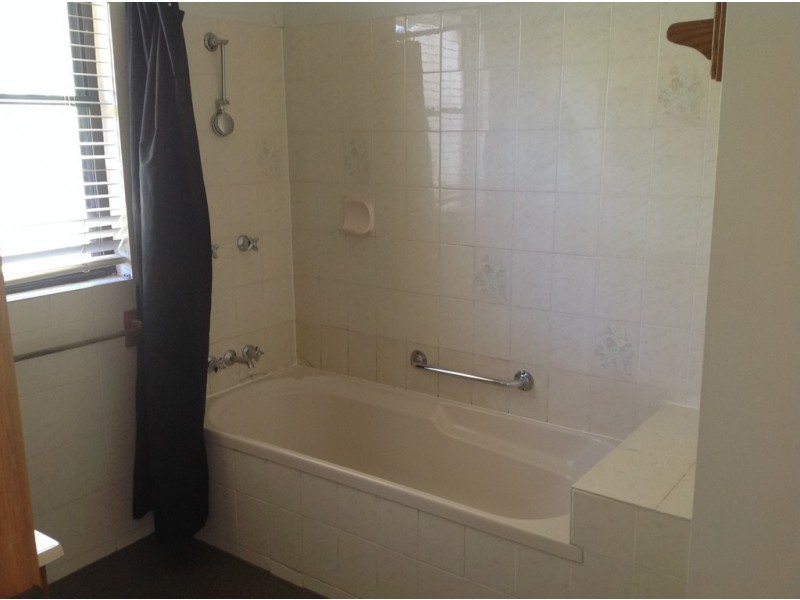 2/10 Emerald Street, Cooroy QLD 4563