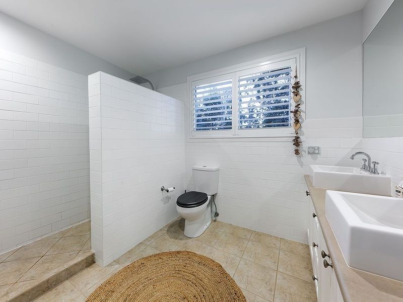 10 Forest Acres Drive, Lake Macdonald QLD 4563