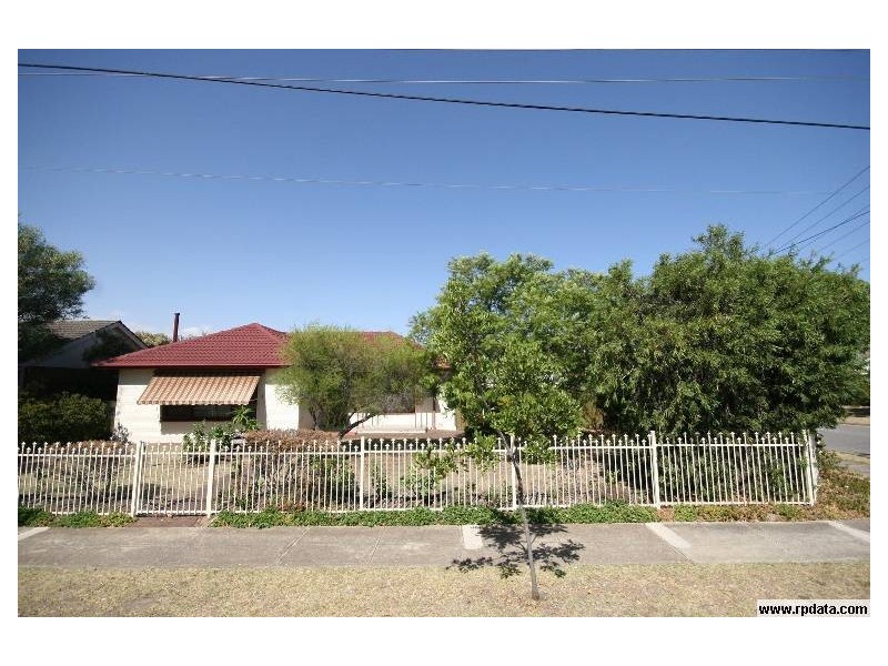 27 St Andrews Cres, Novar Gardens SA 5040