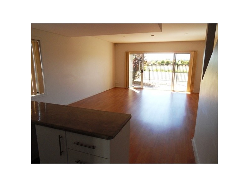 4 / 35 Warehouse Lane, Mawson Lakes SA 5095