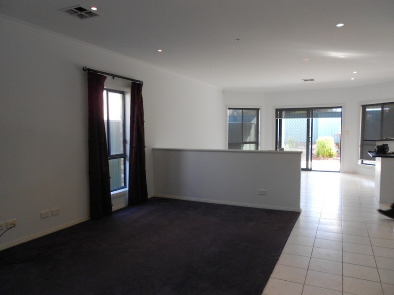 5  Chapman Court, Mawson Lakes SA 5095