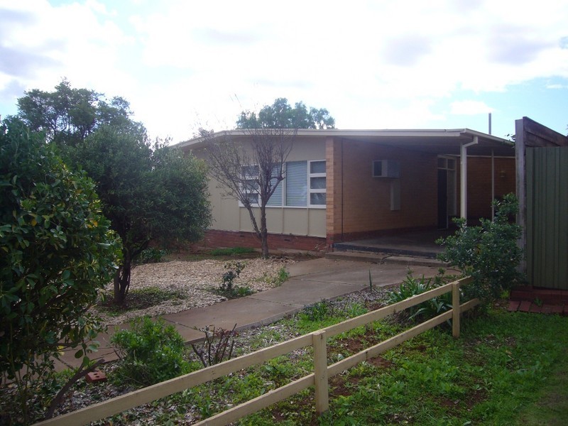 27 Palmer Road, Elizabeth Park SA 5113