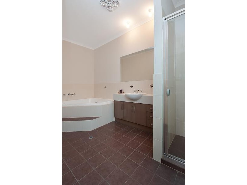 4 Mowbray Street, Mawson Lakes SA 5095