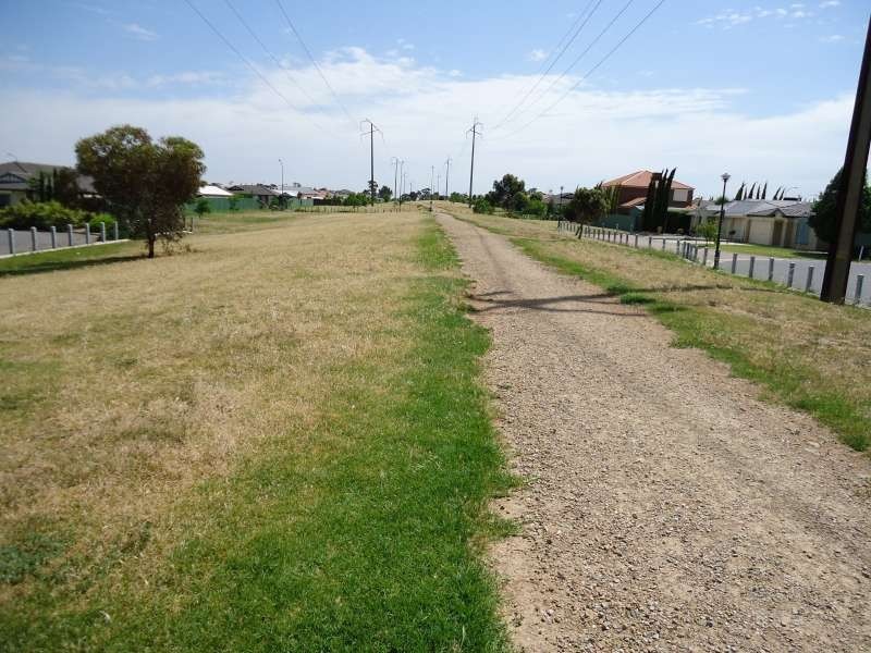 13 Rowe Circuit, Walkley Heights SA 5098