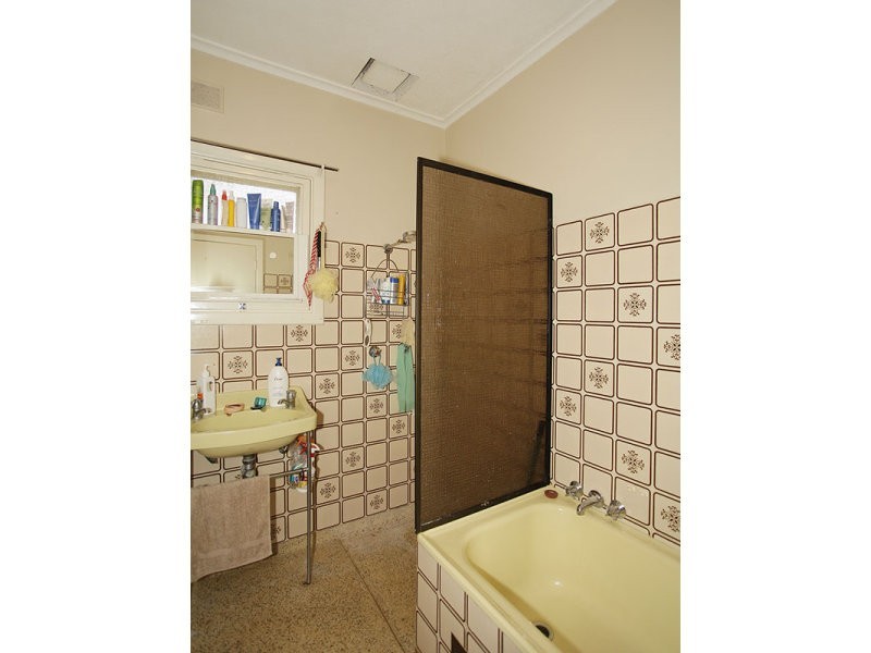 9 young street, Dudley Park SA 5008