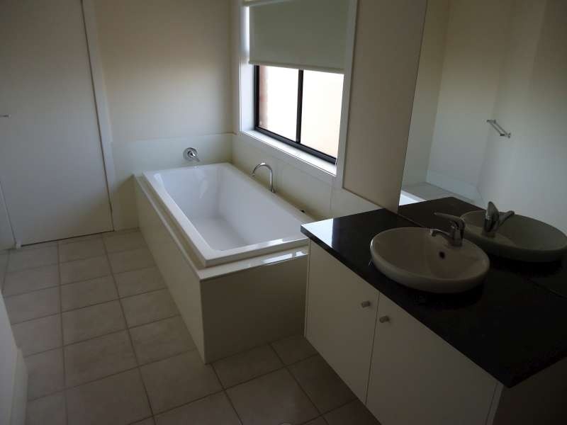 2 Andros St, Mawson Lakes SA 5095