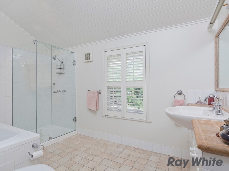 25 Stewart Ave, Wooloowin QLD 4030