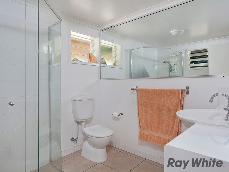 25 Stewart Ave, Wooloowin QLD 4030