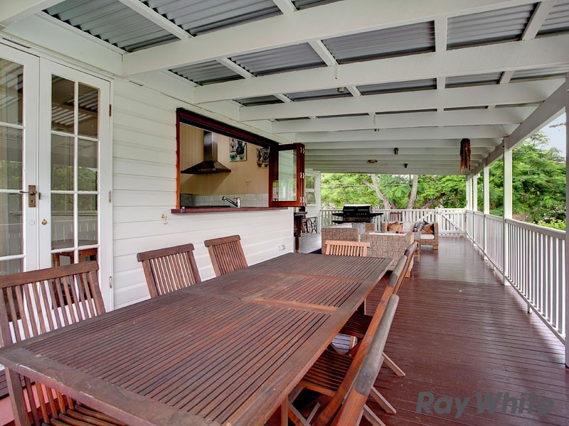 25 Stewart Ave, Wooloowin QLD 4030