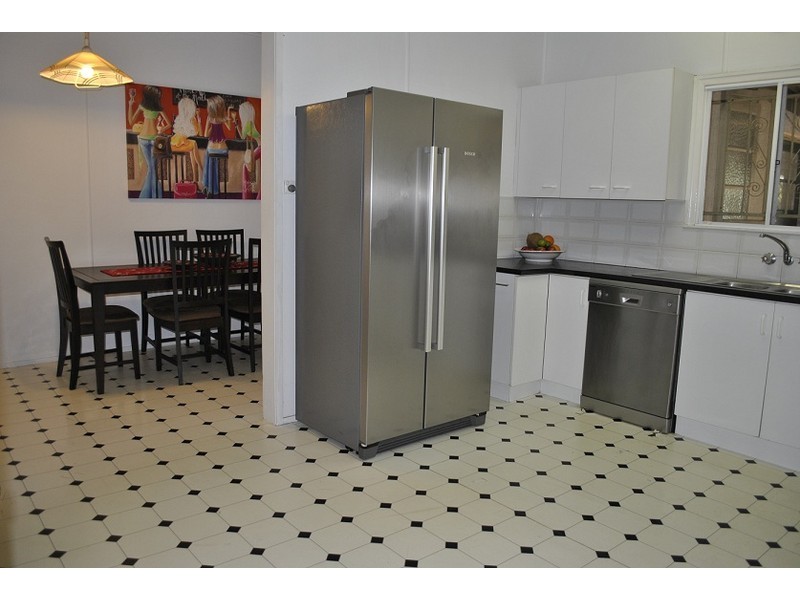 10 Meredith Street, Banyo QLD 4014