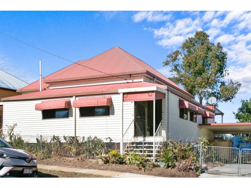 44 LOUDON STREET, Sandgate QLD 4017