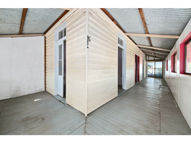 44 LOUDON STREET, Sandgate QLD 4017