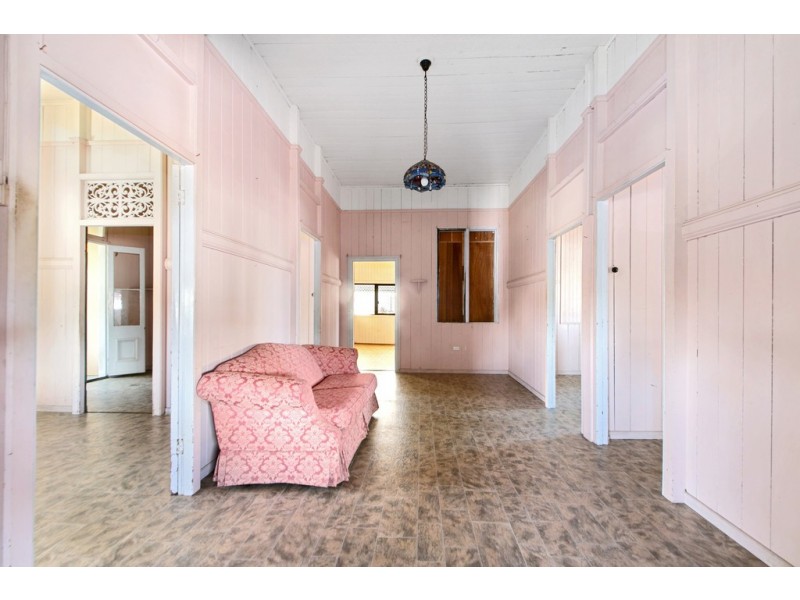 44 LOUDON STREET, Sandgate QLD 4017