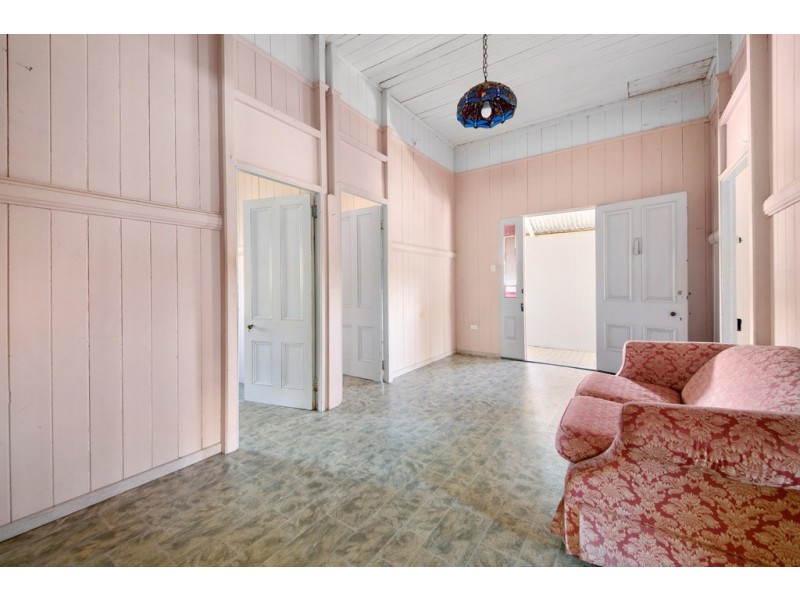 44 LOUDON STREET, Sandgate QLD 4017