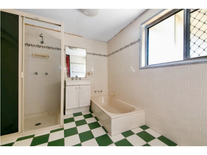 44 LOUDON STREET, Sandgate QLD 4017