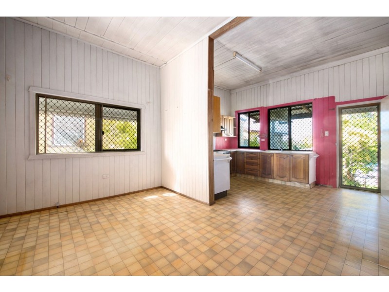 44 LOUDON STREET, Sandgate QLD 4017